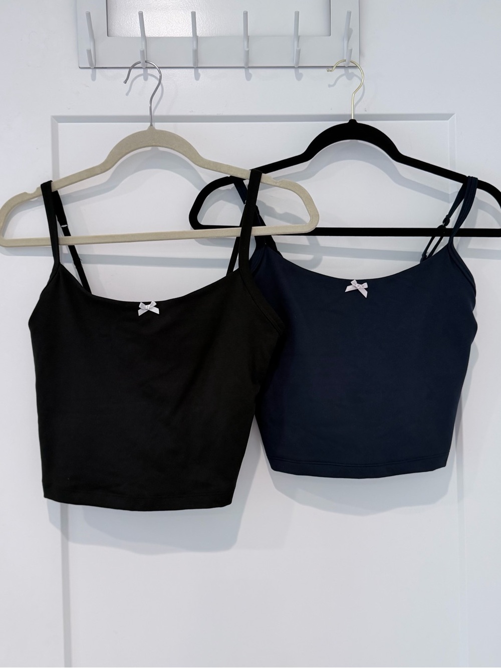 2 Everyday Gilly Hicks Stretch Camisole Crop Tops - Black & Navy, S Curvy (DD)